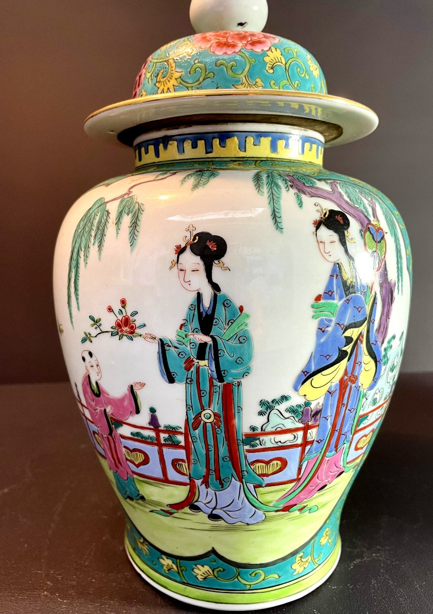 China, Mid 20th Century, Pair Of Richly Decorated Porcelain Jars With Lids.-photo-5