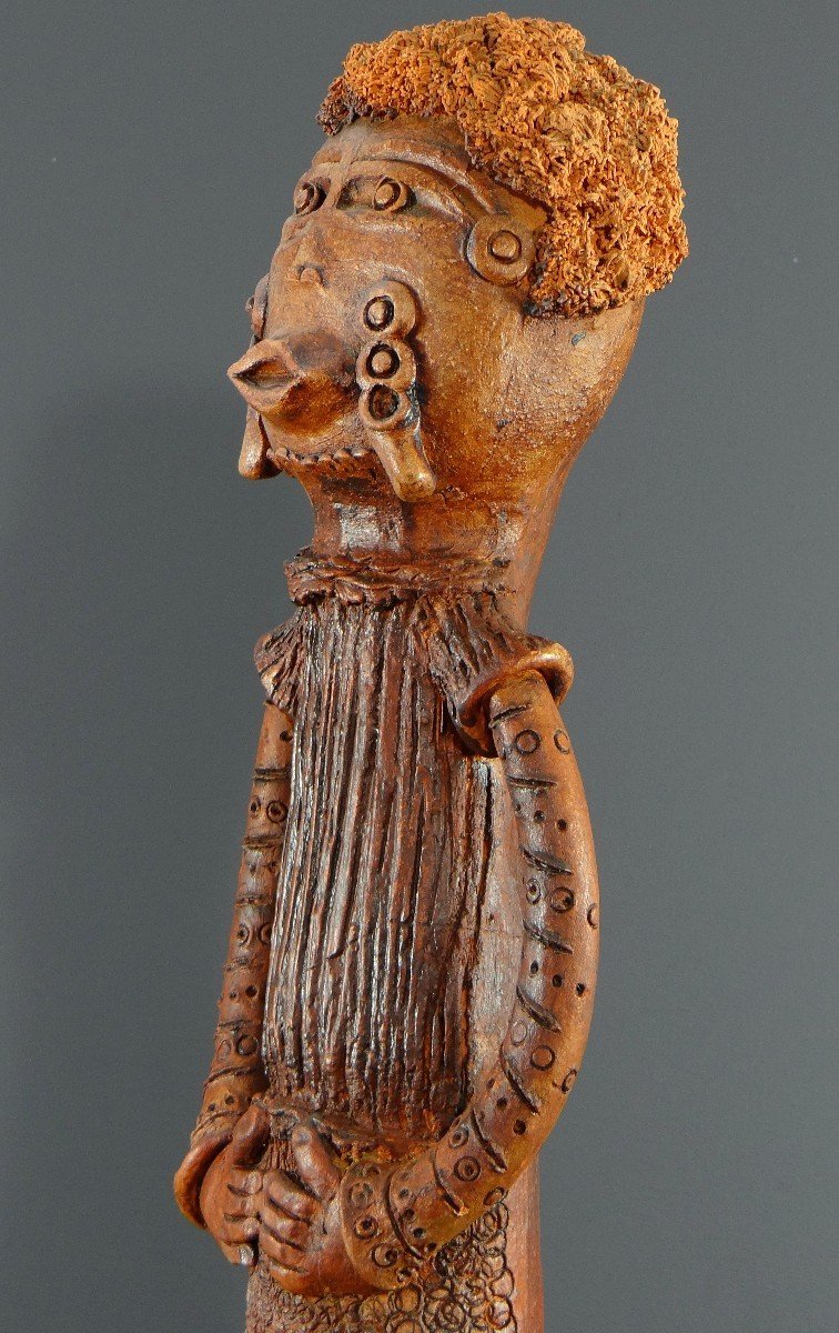 France, Années 1960, Grande Sculpture Anthropomorphe De Style Africaniste En Terre Cuite.-photo-1