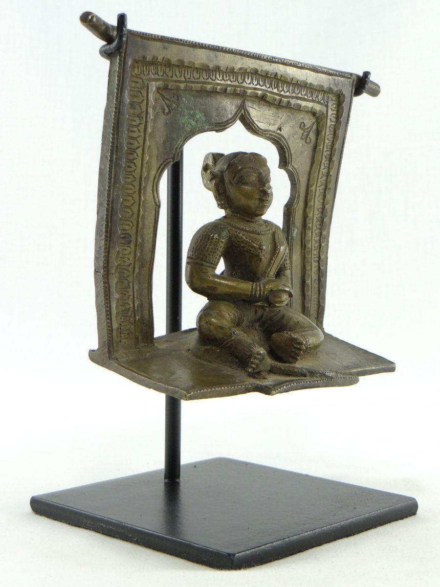 Inde, XIXème Siècle, Petit Autel Hindouiste En Bronze Représentant Une Divinité.-photo-2
