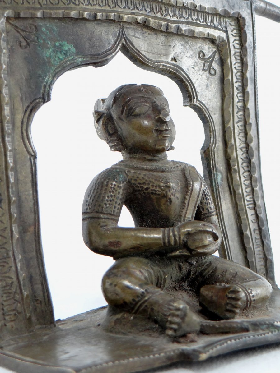 Inde, XIXème Siècle, Petit Autel Hindouiste En Bronze Représentant Une Divinité.-photo-3
