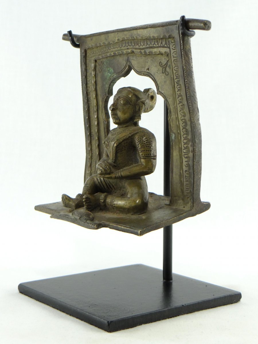 Inde, XIXème Siècle, Petit Autel Hindouiste En Bronze Représentant Une Divinité.-photo-5