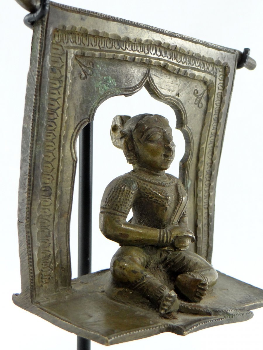 Inde, XIXème Siècle, Petit Autel Hindouiste En Bronze Représentant Une Divinité.-photo-7