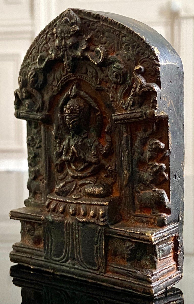 Népal, Début Du XIXème Siècle, Rare Autel En Bronze Dédié Au Bodhisattva Sadaksari.-photo-4