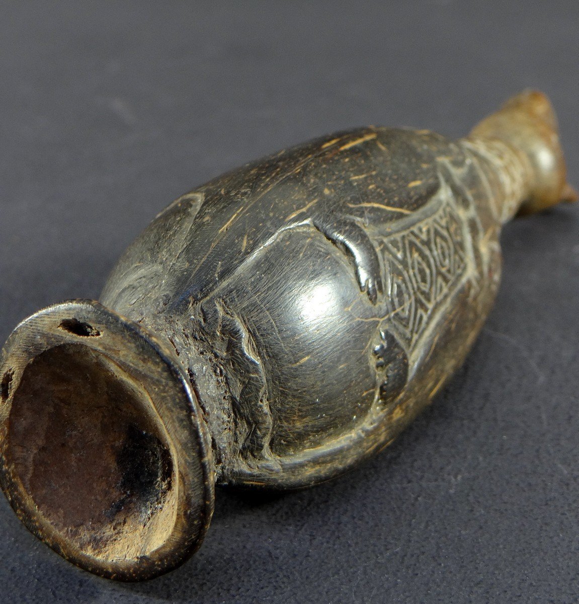 Indonésie, île De Timor, Rare Boîte à Craie (bétel) En Bois Sculpté De Lézards Et d'Un Oiseau.-photo-3
