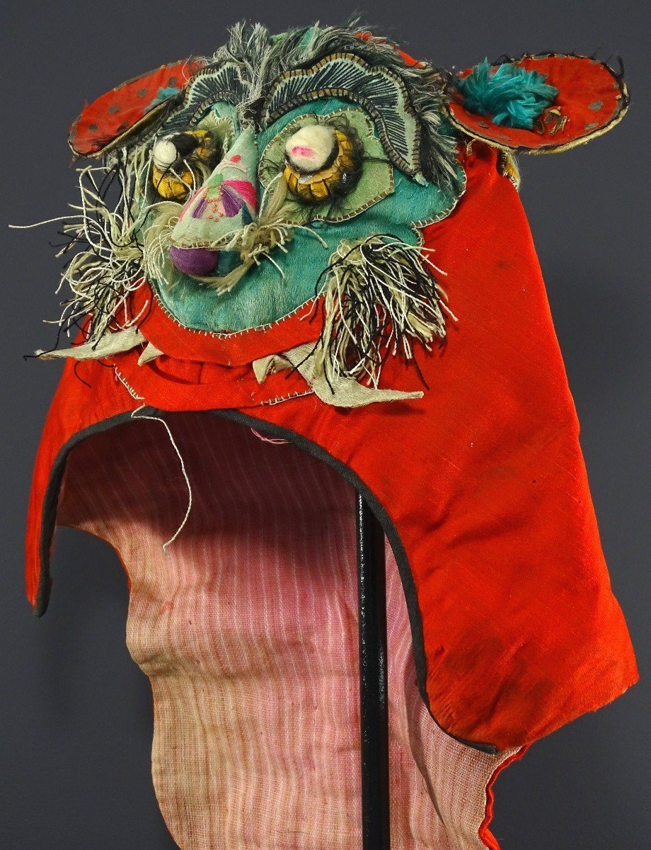 Chine, Seconde Moitié Du XIXème Siècle, Bonnet-tigre De Cérémonie En Soie Brodée.-photo-4