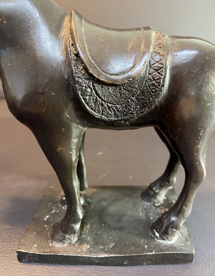 Chine, Milieu XXème siècle, Bronze à représentation d'un cheval.-photo-3