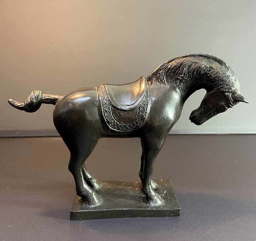 Chine, Milieu XXème siècle, Bronze à représentation d'un cheval.