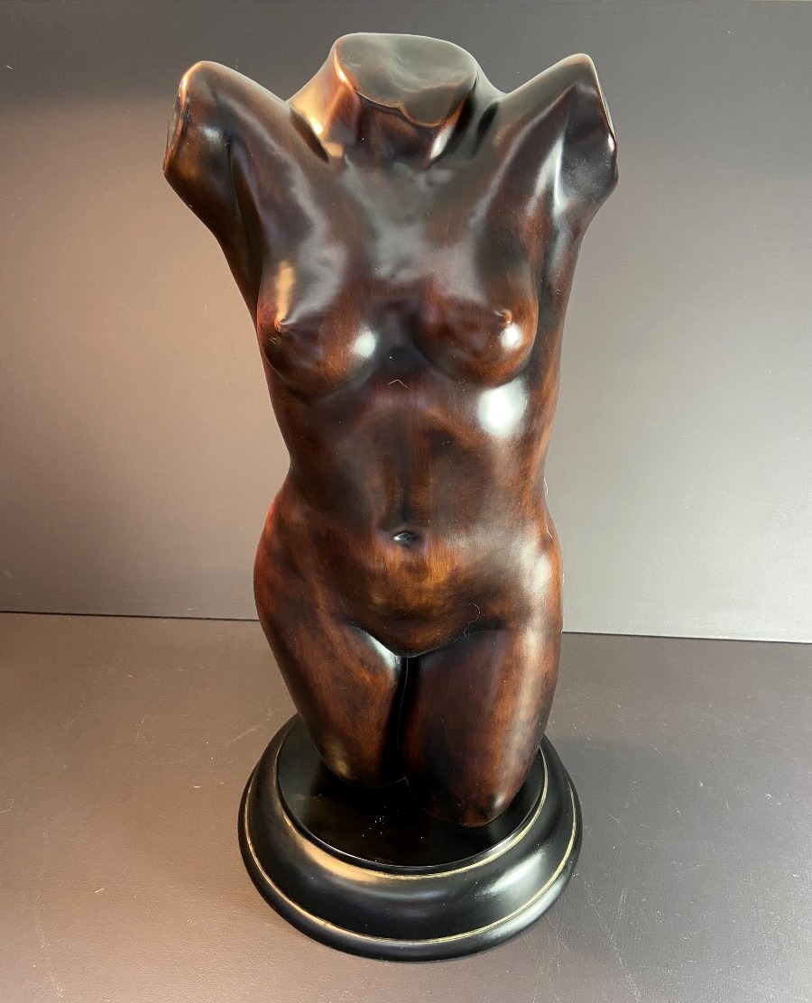 France, 1970, Sculpture à représentation d'un buste féminin en  bois sculpté.-photo-2