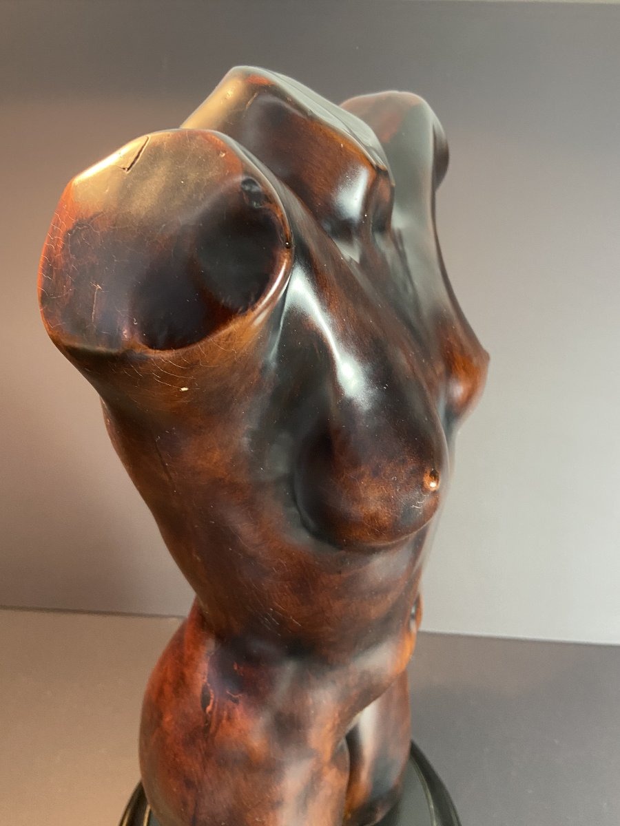 France, 1970, Sculpture à représentation d'un buste féminin en  bois sculpté.-photo-1