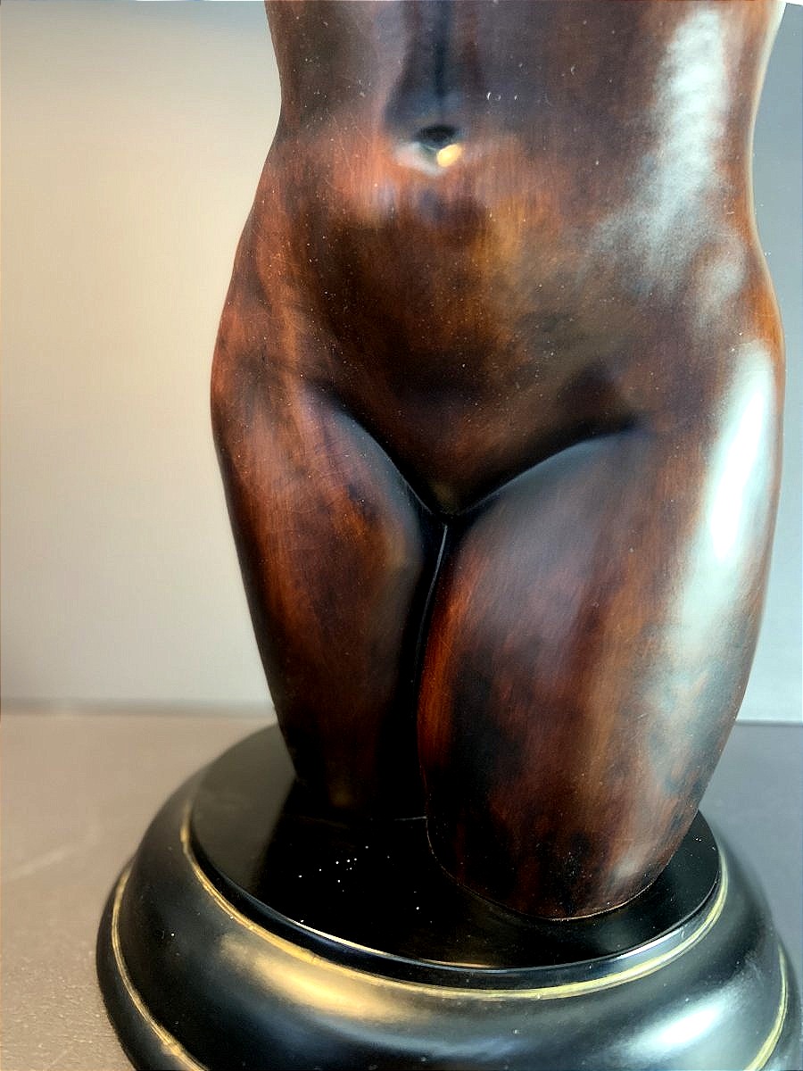 France, 1970, Sculpture à représentation d'un buste féminin en  bois sculpté.-photo-2