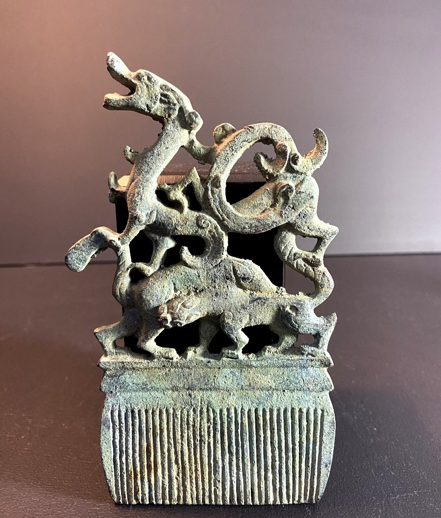 China, Qing Dynasty, Bronze Comb Decorated At The Top With A Dragon Surmounting Two Tigers.-photo-4