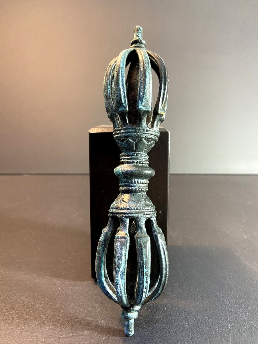 Tibet, Late 19th Century, Oblong 9-pointed Bronze Vajra.-photo-2