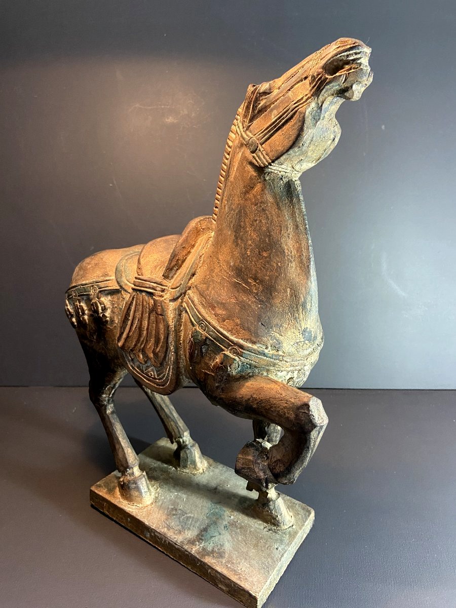 Chine, circa 19﻿60/1970,  Cheval en bois laqué dans l'esprit des créations de l'époque Tang.-photo-1
