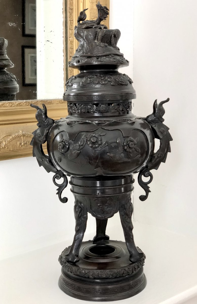 Chine, XIXème Siècle, Important Brûle-parfum en Bronze à Décor de Dragons et d'Oiseaux.