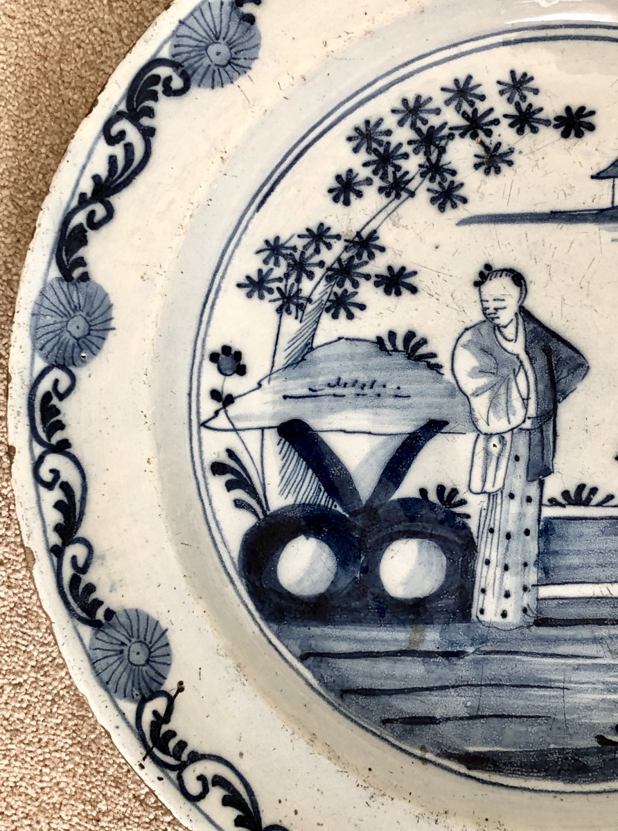 Delft, XVIIIème Siècle, Plat en Faïence Décor au Chinois en Camaïeu de Bleu.-photo-4