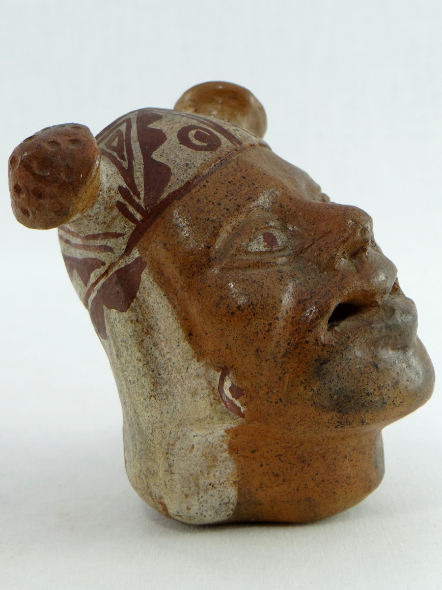 Pérou, Culture Mochica, Ancien Vase Portrait Figurant Une Tête Masculine.