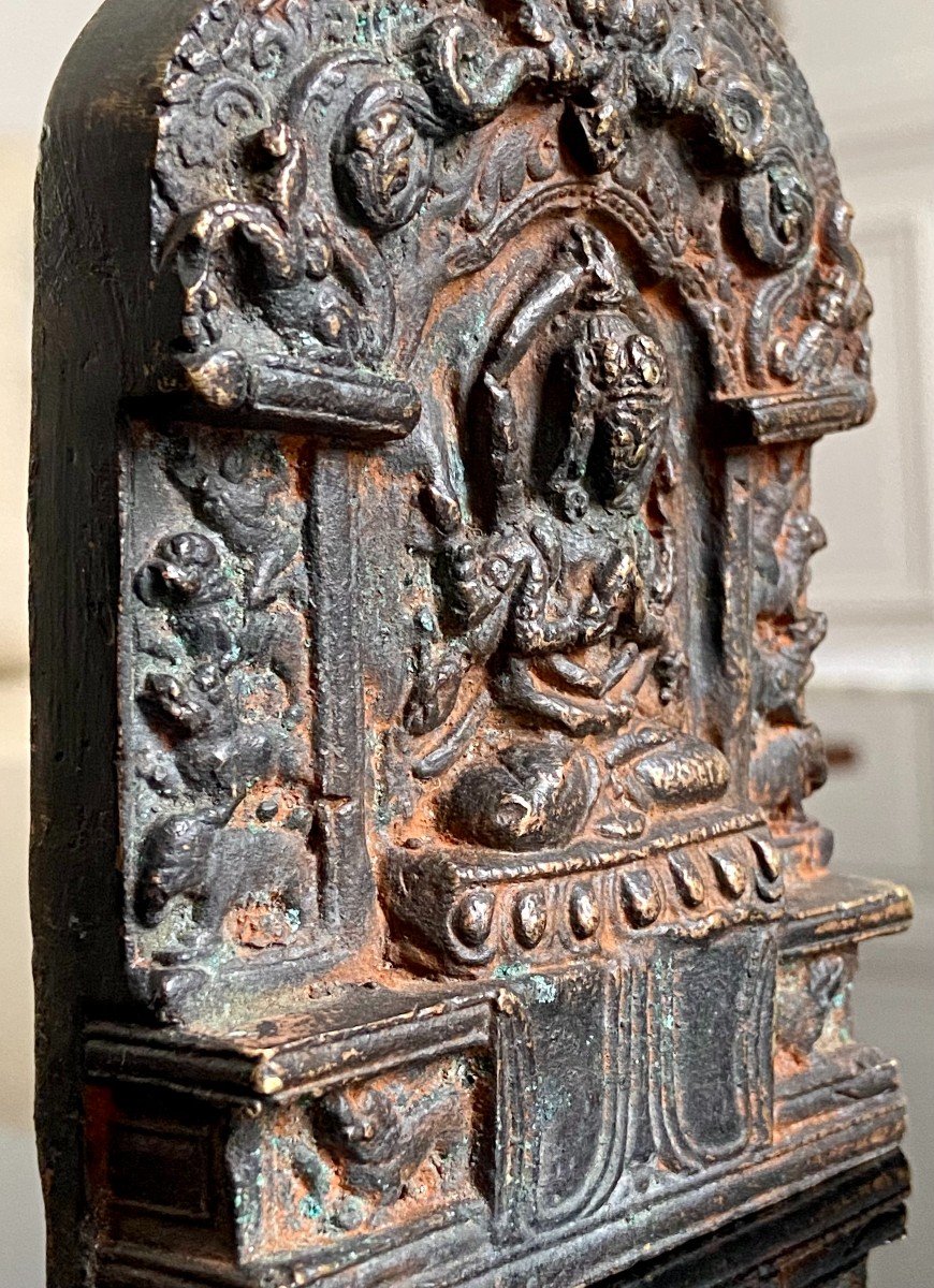 Nepal, Beginning Of The XIXth Century, Rare Bronze Altar Dedicated To Bodhisattva Sadaksari.-photo-3