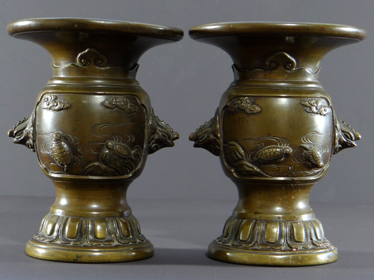 China, Qing Dynasty, XIXth Century, Pair Of Bronze Vases With Dragons, Turtles, Roosters Motifs.-photo-3