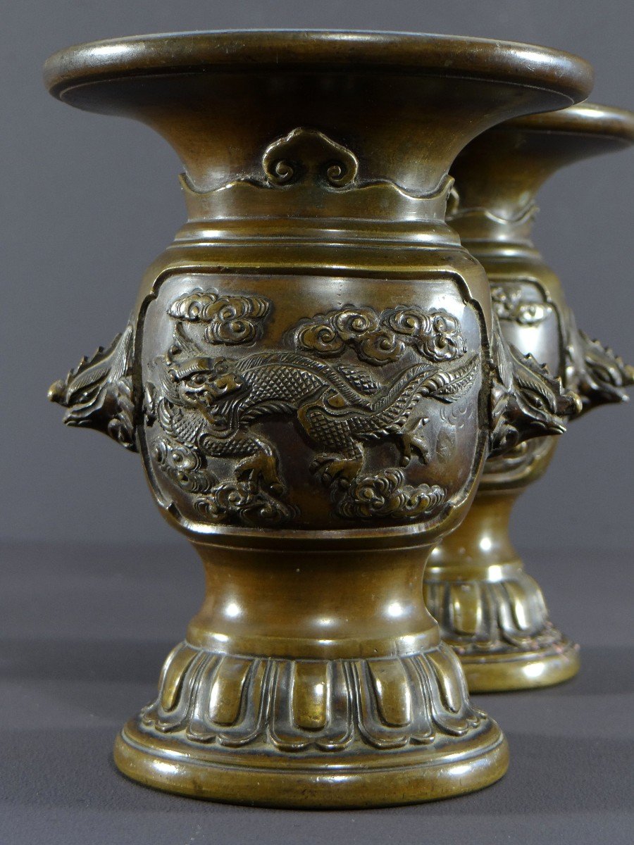 Chine, Dynastie Qing, XIXème Siècle, Paire De Vases En Bronze Motifs Dragons, Tortues, Coqs. -photo-3