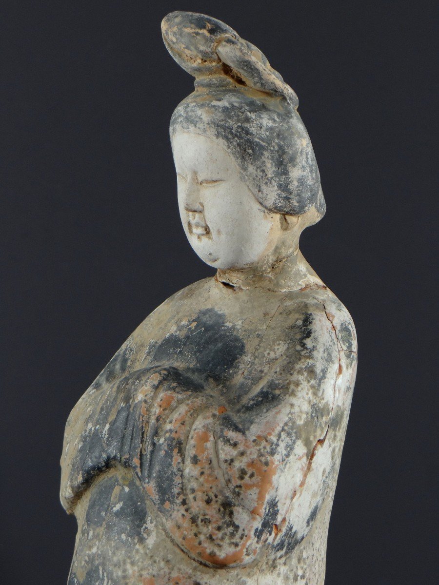 Chine, époque dynastie Tang (618-907), statuette en terre cuite dame de cour -photo-2