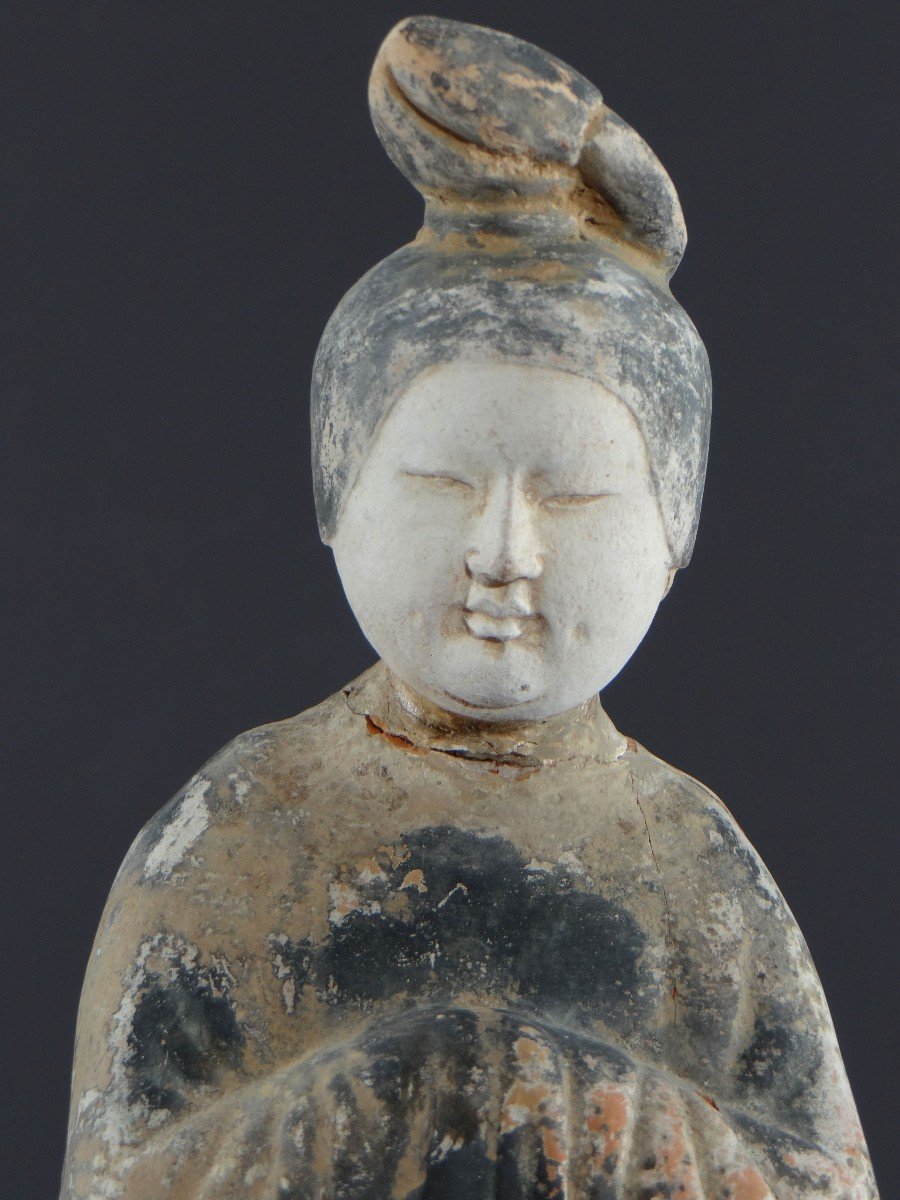 Chine, époque dynastie Tang (618-907), statuette en terre cuite dame de cour -photo-5