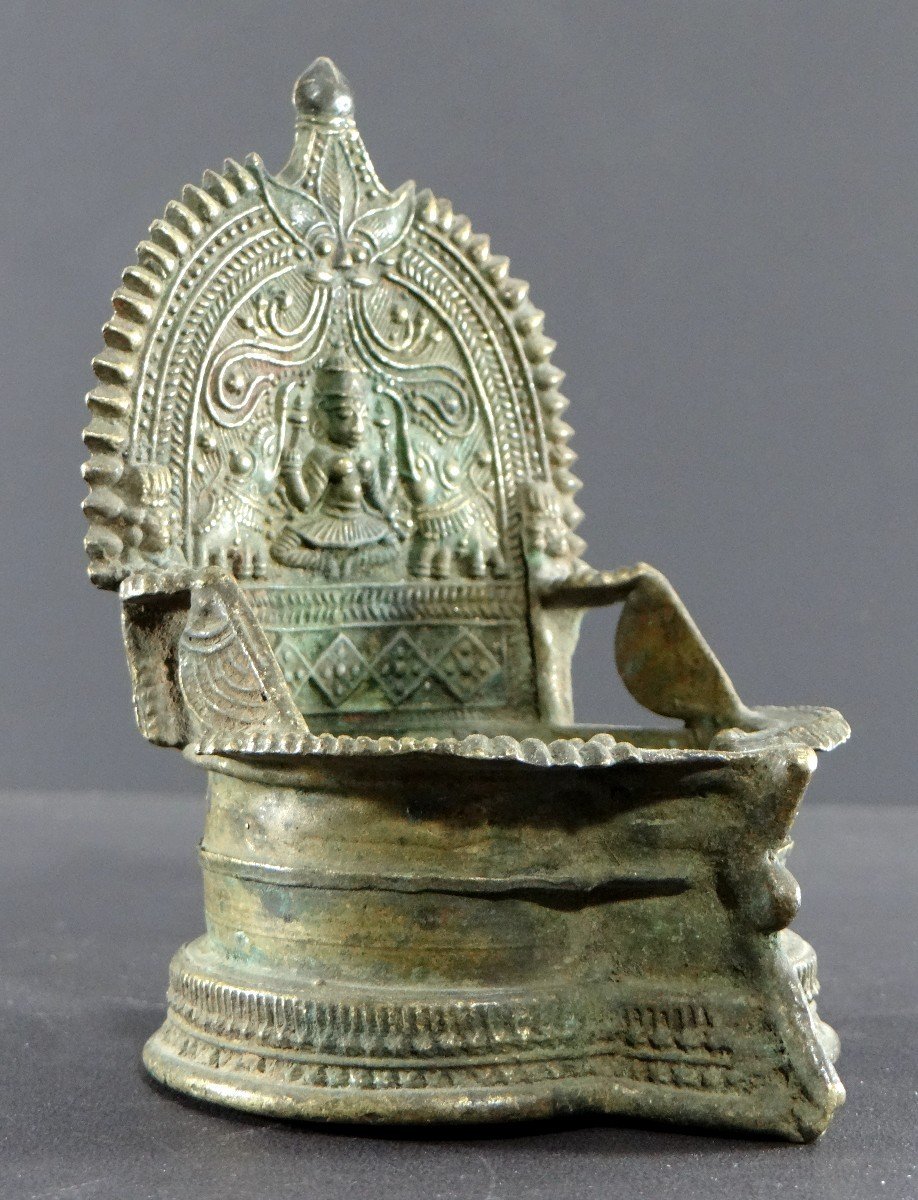 India, Early 19th Century, Bronze Oil Lamp Decor Goddess Lakshmi Anointed By Elephants-photo-3