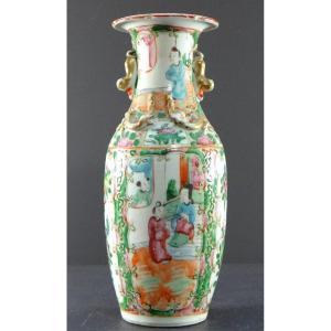 Chine, Province De Canton, Fin Du XIXème Siècle, Vase En Porcelaine Décor Scènes d'Intérieurs. 