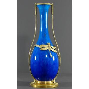 Manufacture De Paul Milet à Sèvres, Vers 1925, Vase En Céramique Bleue à Monture De Laiton.