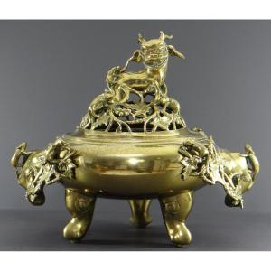 Chine, Fin Du XIXème-début Du XXème Siècle, Important Brûle-parfum En Bronze Orné d'Animaux. 