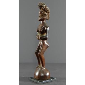 Angola, Peuple Lwena, Premier Tiers Du XXème Siècle, Statue Personnage Féminin En Bois Dur. 