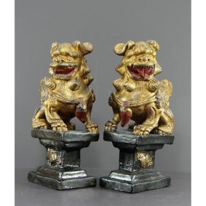 China, First Half Of The 20th Century, Pair Of Polychrome Temple Guardian Lions.