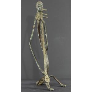 Inde, Début Du XXème Siècle, Rare Et Grande Statue Tribale En Bronze, Joueur De Saranghi. 