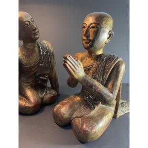 Birmanie, première moitié du XXème siècle, paire d'adorants en bois laqué et verroteries.