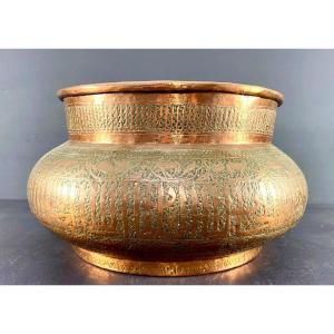 Culture Indo-persane, XIXème siècle, Bassin Calligraphique En Cuivre étamé à Décor d'Animaux.