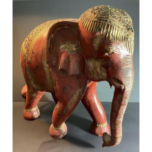 Inde, Milieu Du XXème Siècle, Sculpture à représentation d'un éléphant en bois laqué.
