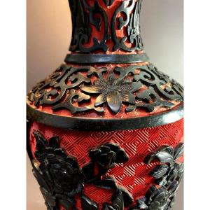 China, 1970s–1980s, Vase In Shades Of Red And Black With A Scalloped Design.