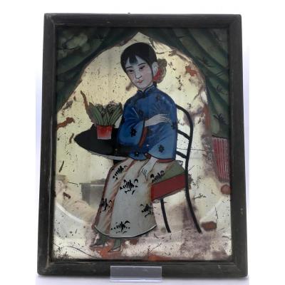 Chine, Dernier Tiers du XIXème Siècle, Peinture Sous Verre Figurant Une Enfant.