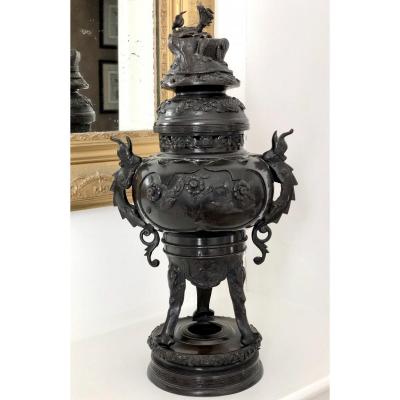 Chine, XIXème Siècle, Important Brûle-parfum en Bronze à Décor de Dragons et d'Oiseaux.