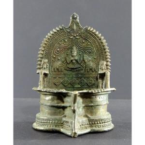 India, Early 19th Century, Bronze Oil Lamp Decor Goddess Lakshmi Anointed By Elephants