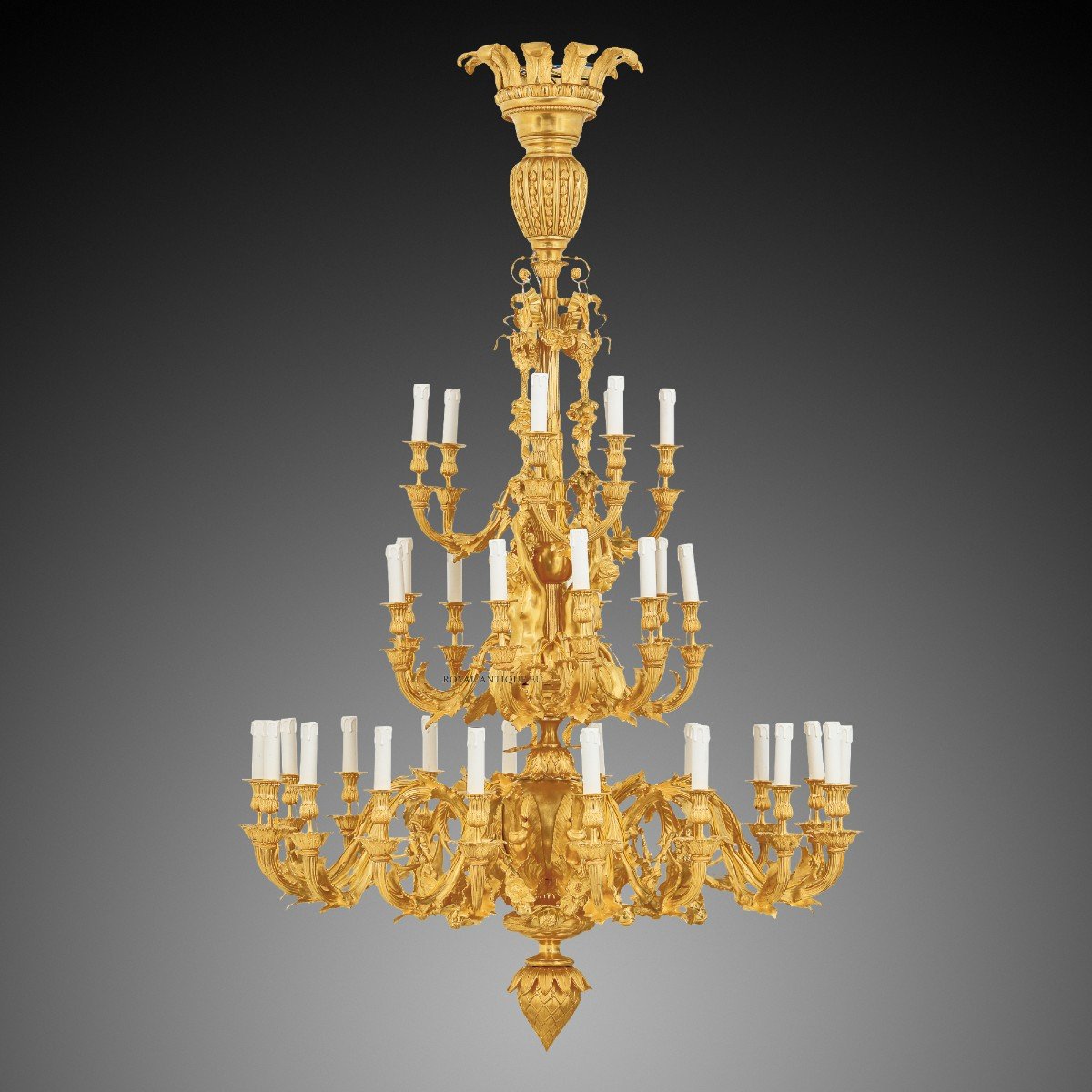 Grand Lustre En Bronze Doré à Trente-trois Lumières De Style Rococo Français