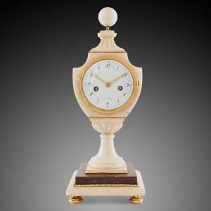 French Empire Mantel Clock In Gilt Bronze And Marble Ca.1790