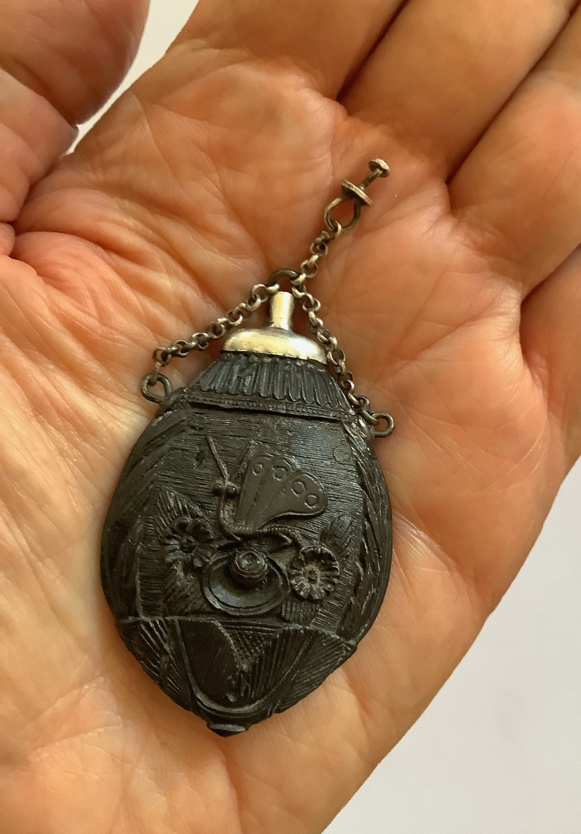 Flacon à sel en Corozo sculpté et argent XVIIIe