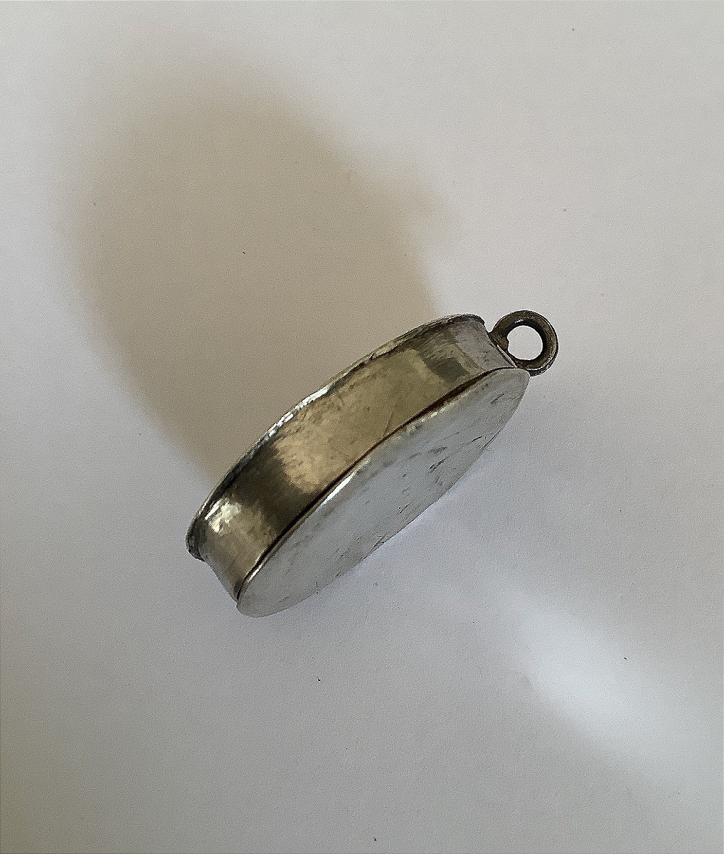 Small Silver Pendant Reliquary With Scrolls. 8 Relics-photo-2