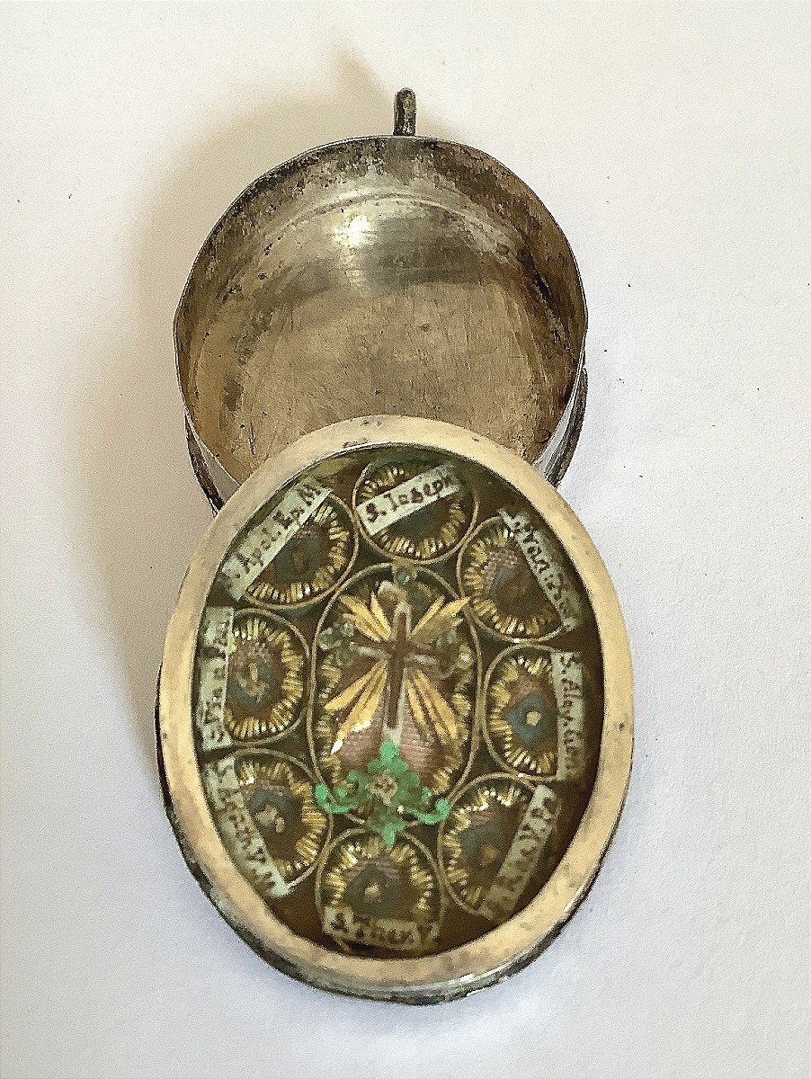 Small Silver Pendant Reliquary With Scrolls. 8 Relics