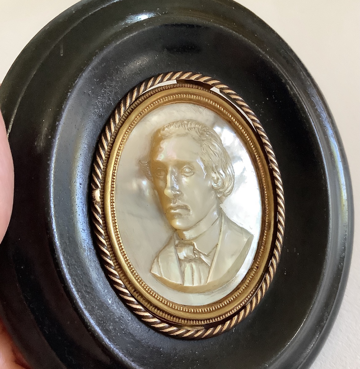 Portrait Of Frédéric Chopin, Carved Mother-of-pearl Miniature-photo-2