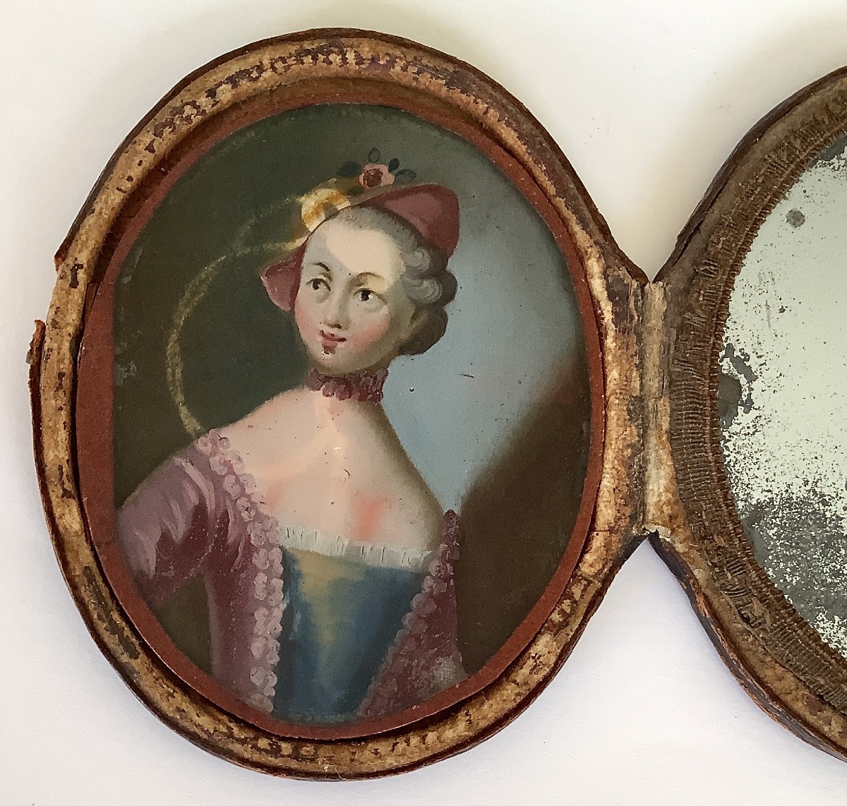 Objet de sentiment : Portait miniature fixé sous-verre et miroir en étui-photo-2