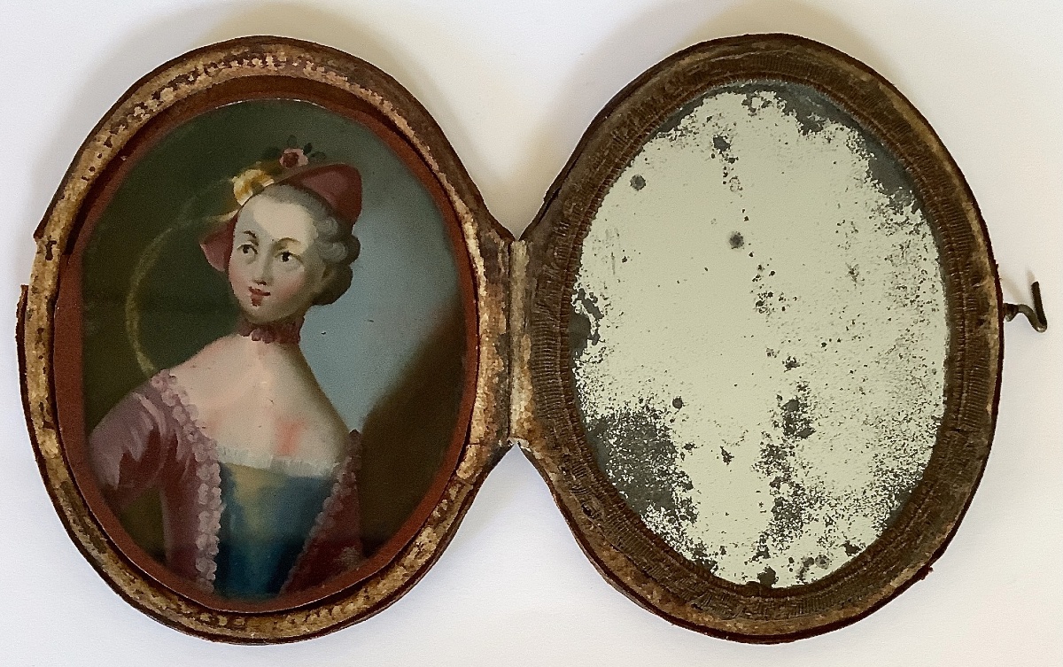 Objet de sentiment : Portait miniature fixé sous-verre et miroir en étui