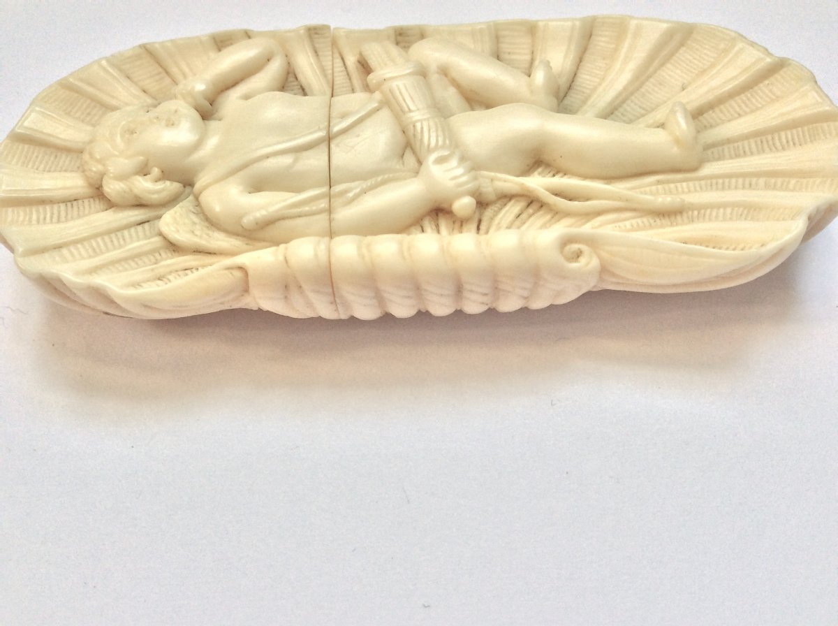 Pin Box. Ivory. 18th Century. Cupid In A Shell-photo-1
