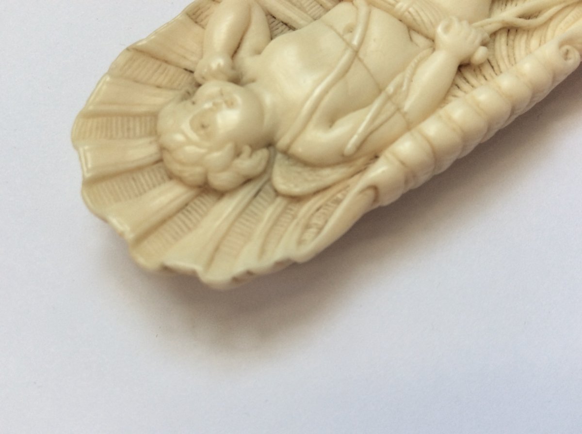 Pin Box. Ivory. 18th Century. Cupid In A Shell-photo-3