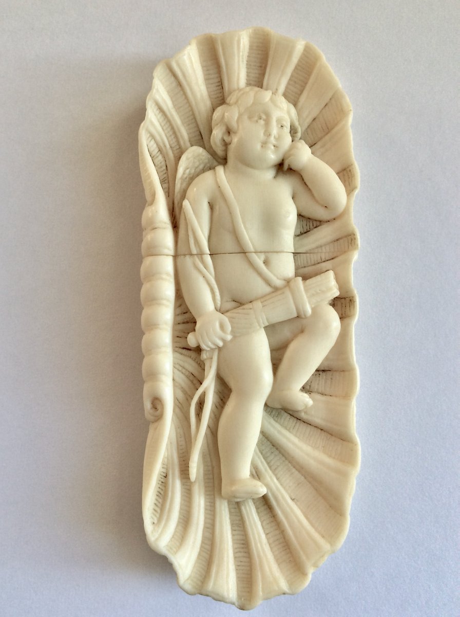 Pin Box. Ivory. 18th Century. Cupid In A Shell